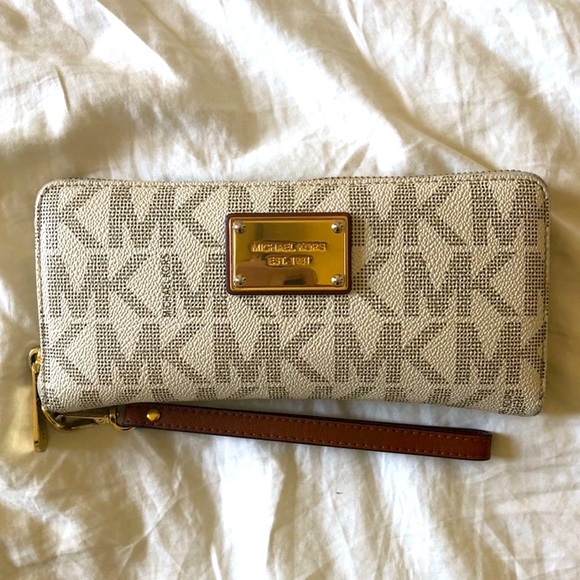 Michael Kors Monogram Beige Wristlet - Picture 1 of 6